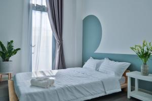 Postelja oz. postelje v sobi nastanitve Napoli Coffee Vinhomes, 10 Street T12, Long Binh Ward, Thu Duc City, HCM City