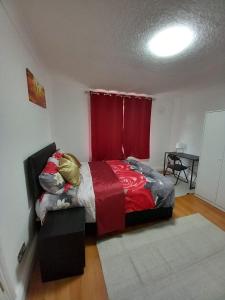 Afbeelding uit fotogalerij van JosteeStay Apartments -Rooms in Goodmayes