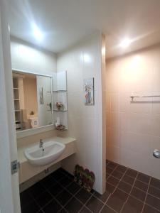 Koupelna v ubytování Phuket Racha Kata Homestay