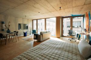 a living room with a couch and a table and chairs at NG19. YOUR INSPIRING HOMEBASE. in Berlin