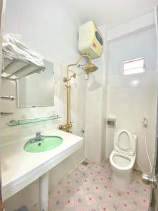 Phòng tắm tại Kocmoc Hotel Hạ Long