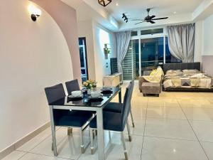 Coin salon dans l'établissement KSL City Mall 6pax with 55” TV & Netflix@2CarPark