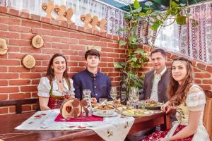 Gosti koji borave u objektu Weingut Buschenschank Schneiderannerl