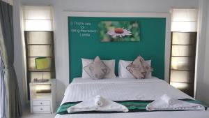 Postel nebo postele na pokoji v ubytování Phuket Racha Kata Homestay