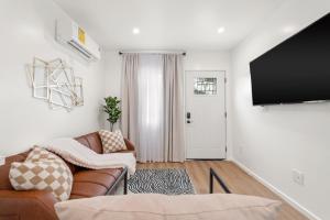 Μια τηλεόραση ή/και κέντρο ψυχαγωγίας στο Cozy & Dreamy Getaway !