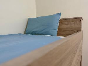 Una cama o camas en una habitación de 綠島-宏發民宿HongFa Homestay