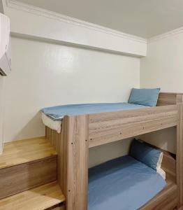 Una cama o camas en una habitación de 綠島-宏發民宿HongFa Homestay