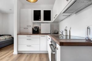 a kitchen with white cabinets and a counter top at Eidelstedt Zentrale Lage in Hamburg