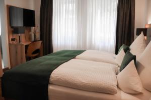 Postel nebo postele na pokoji v ubytování Hotel-Restaurant Zur Traube