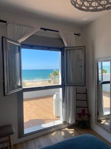 Zdjęcie z galerii obiektu Ático Al Sol en primera línea de playa w mieście Rota