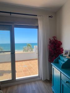 Zdjęcie z galerii obiektu Ático Al Sol en primera línea de playa w mieście Rota
