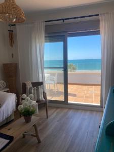 Zdjęcie z galerii obiektu Ático Al Sol en primera línea de playa w mieście Rota +25 zdjęć