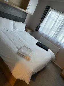 Un pat sau paturi într-o cameră la Whitstable retreat