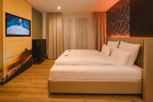 a bedroom with a large bed in a room at Rioca Stuttgart Posto 6 in Stuttgart