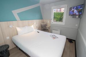 Postel nebo postele na pokoji v ubytování ibis budget Honfleur Centre