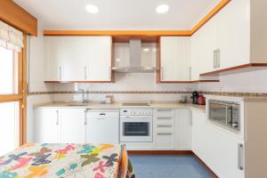 Nhà bếp/bếp nhỏ tại Arrigorri - baskeyrentals