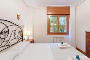 Giường trong phòng chung tại Arrigorri - baskeyrentals