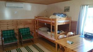 Ένα ή περισσότερα κρεβάτια σε δωμάτιο στο Kolbacken stugby & Camping