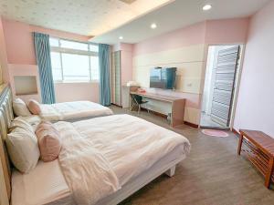 Postel nebo postele na pokoji v ubytování 綠島海灣會館Bay Resort