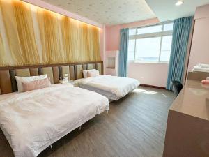 Postel nebo postele na pokoji v ubytování 綠島海灣會館Bay Resort