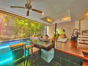 Bazén v ubytování Venus- 1br pvt pool villa in kuta By iLys Collection nebo v jeho okolí