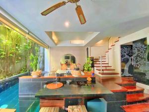 Bazén v ubytování Venus- 1br pvt pool villa in kuta By iLys Collection nebo v jeho okolí