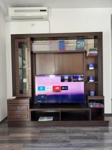 a entertainment center with a flat screen tv in a room at Villa August Ksamil in Ksamil