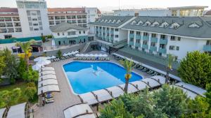 Bazén v ubytování Side Breeze Hotel nebo v jeho okolí