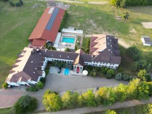 an aerial view of a house with a swimming pool at Hotel Kurpia Arte in Nowogród