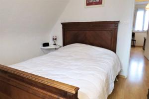 Posteľ alebo postele v izbe v ubytovaní Maison avec jardin, grande véranda, WIFI à ST QUAY-PERROS - Réf 880