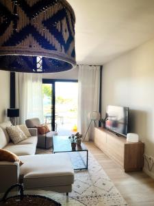 a living room with a couch and a tv at BONAVISTA PLATJA BEGUR in Begur +15 photos