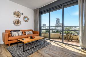 Modern & Sunny 1 BDR w balcony and parking