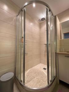 Photo de la galerie de l'établissement RER B 4 minutes Parking gratuit sur place, à Bourg-la-Reine 24 autres photos