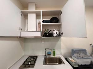 Kuchyň nebo kuchyňský kout v ubytování Private and Stylish Retreat Haven - Luxurious Pool and Gym by SYM B633