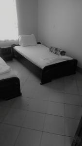 เตียงในห้องที่ ATA Safaris Lodge - Hotels in Karatu
