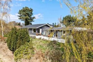 Το κτήριο όπου στεγάζεται  η παραθεριστική κατοικία