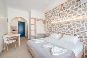 Ένα ή περισσότερα κρεβάτια σε δωμάτιο στο Studios Maria Christina