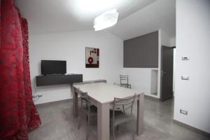 a dining room with a white table and chairs at Casa Vacanze Da Pietro in Gangi