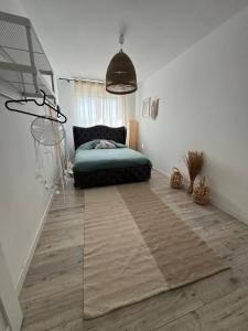 Łóżko lub łóżka w pokoju w obiekcie Airport Apartment Regata Kiekrz lotnisko