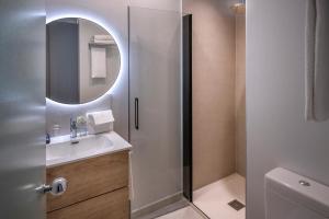 Un baño de SERHS Carlit Boutique Hotel