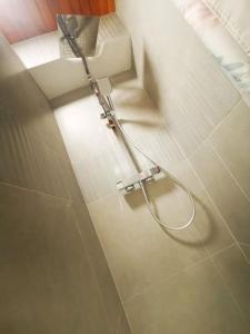 Et badeværelse på Maison de vacances pour 12 personnes