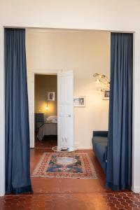 Avignon Intra-muros, vue Palais des Papes客房内的一张或多张床位