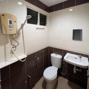 a bathroom with a toilet and a sink at Pekan Budget Hotel in Pekan