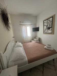 a bedroom with a bed with two towels on it at B&B Il Mandorlo in San Vito