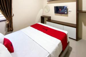 Gallery image of RedDoorz Near Batu Ampar Harbour in Jodoh