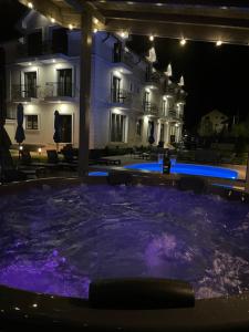 a hot tub in front of a building at night at Royal Boutique in Râşnov