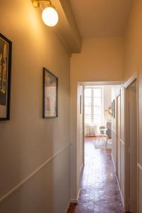 阿维尼翁Avignon Intra-muros, vue Palais des Papes的相册照片