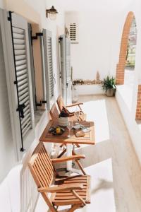 a dining room with two chairs and a table at 3 Venti - Ostria in Liapades
