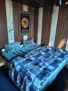 Katil atau katil-katil dalam bilik di Moonlight Huts and Camps