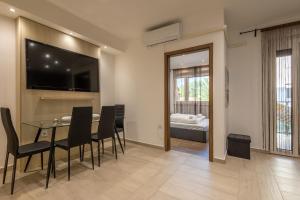 Televízia a/alebo spoločenská miestnosť v ubytovaní Casa Luxury Wellness Apartman By BLTN